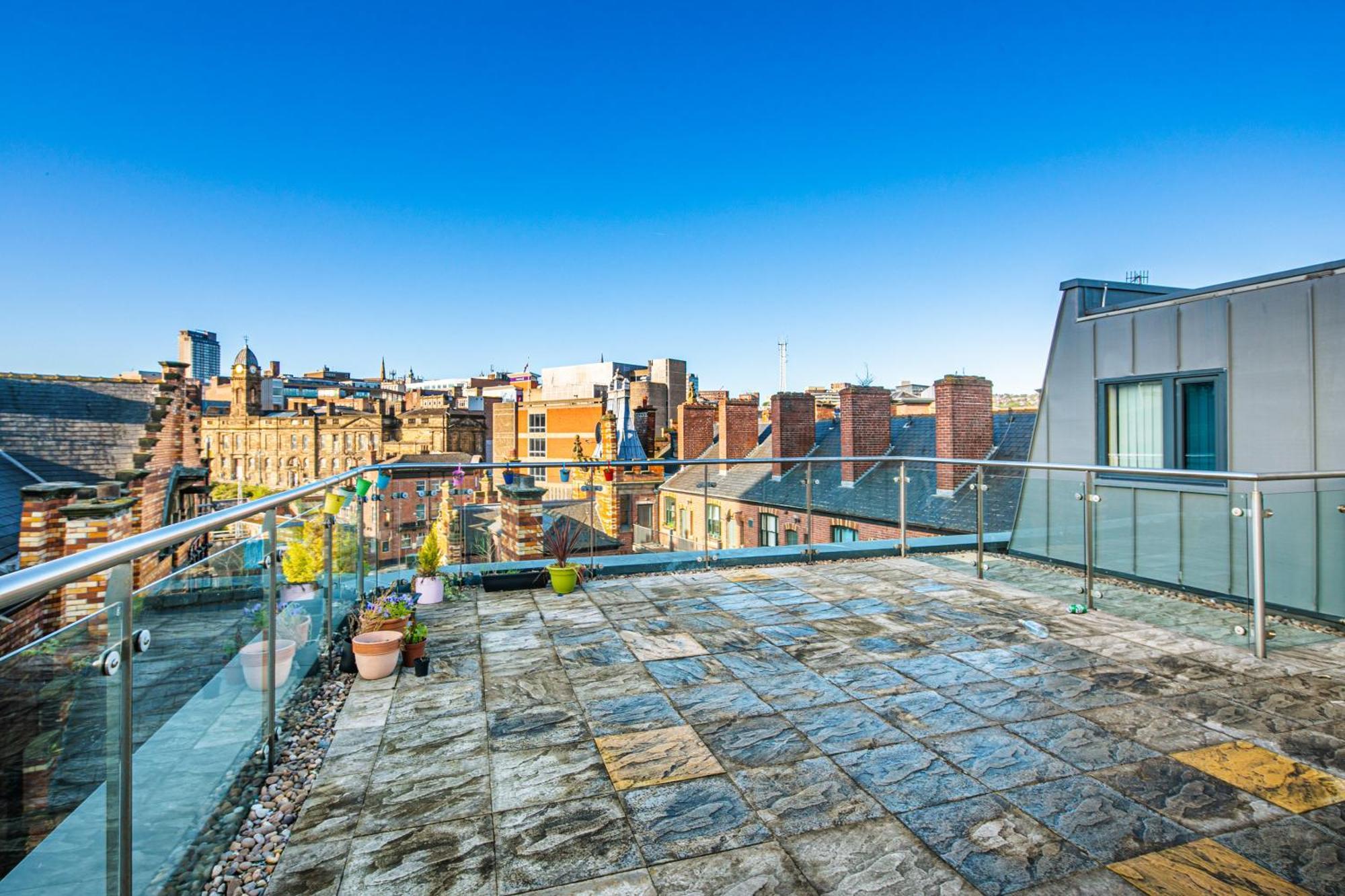 Stylish 2 Bed Apt 18 - City Centre, Free Parking, Espresso Machine & Netflix - Hosted By Stay Host Save Sheffield Esterno foto