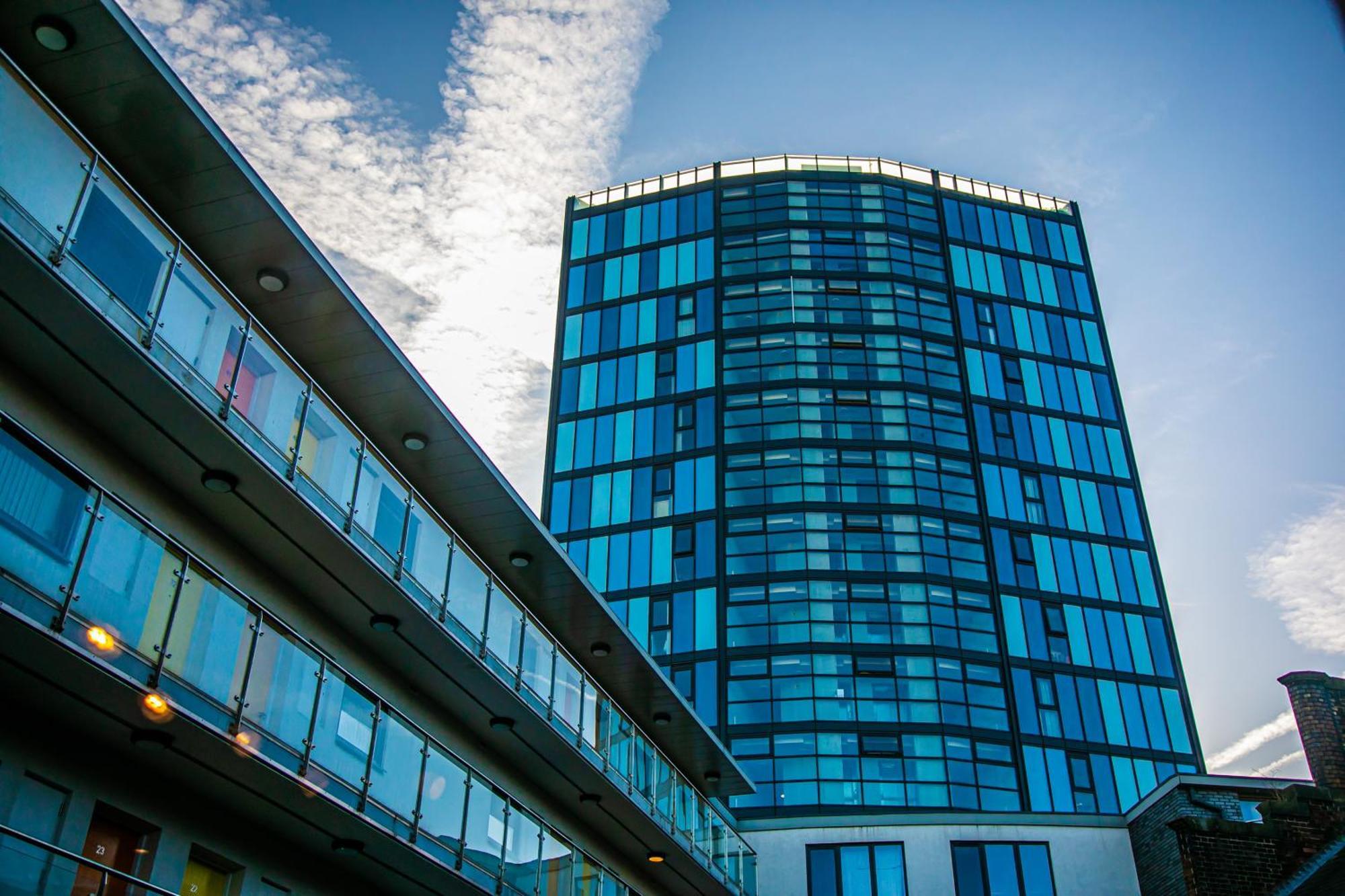 Stylish 2 Bed Apt 18 - City Centre, Free Parking, Espresso Machine & Netflix - Hosted By Stay Host Save Sheffield Esterno foto