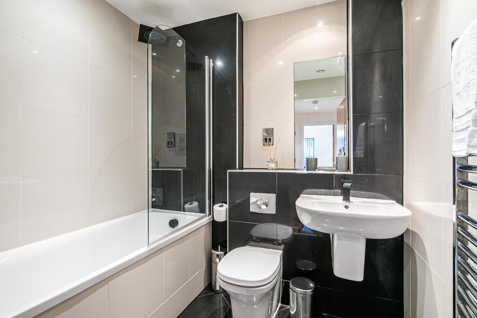 Stylish 2 Bed Apt 18 - City Centre, Free Parking, Espresso Machine & Netflix - Hosted By Stay Host Save Sheffield Esterno foto